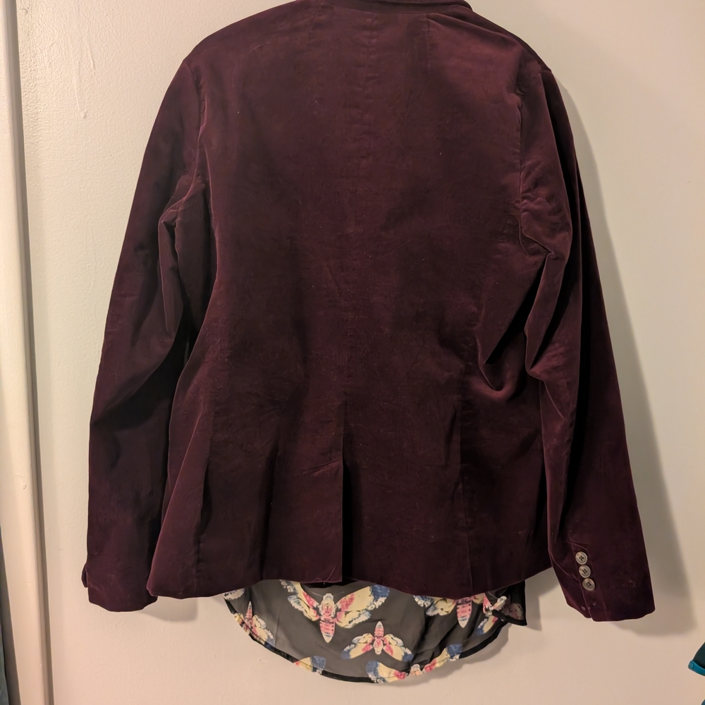 Women's Velvet Jacket in Rich Burgundy - Picture 5 of 6